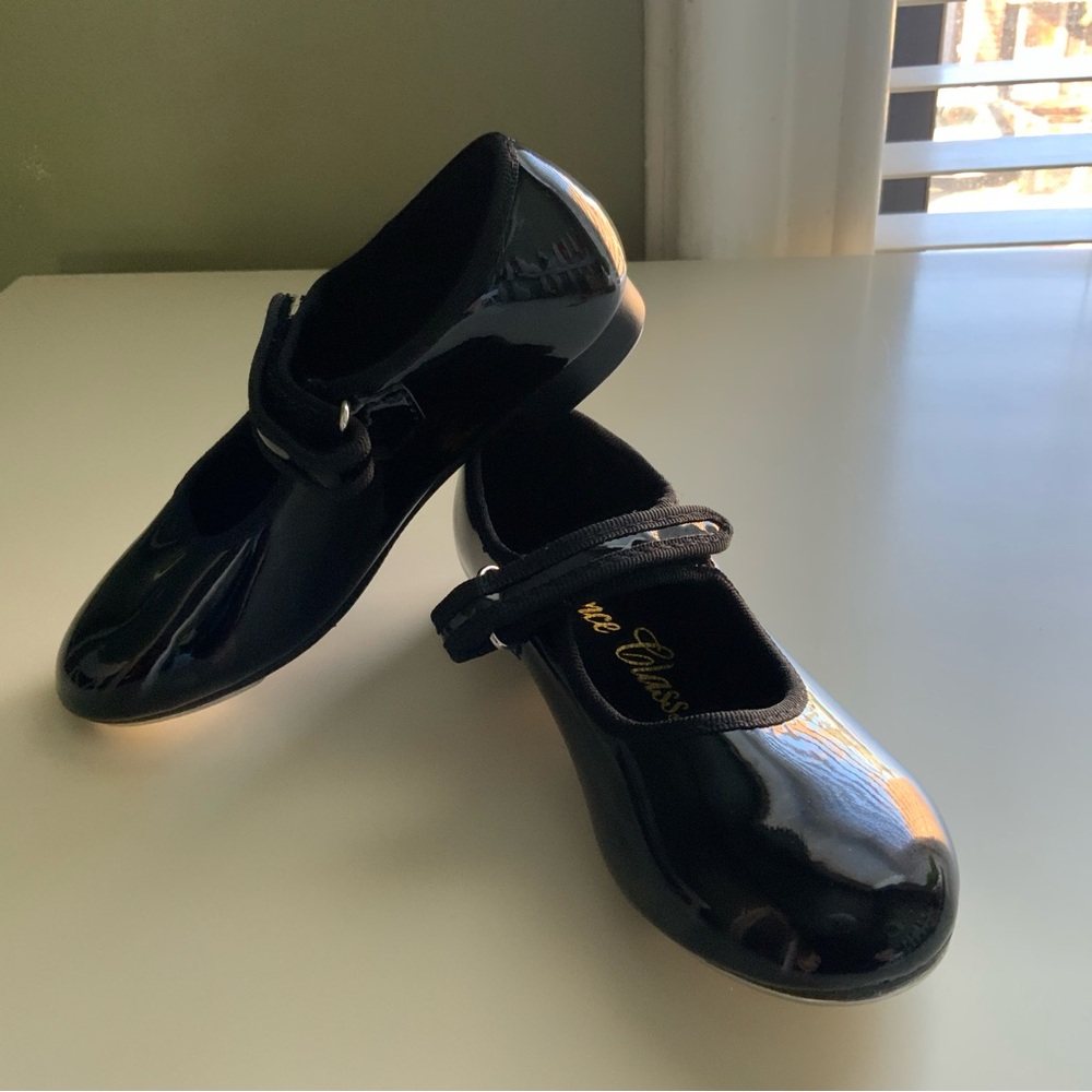 Girls Dance Tap Shoes with Velcro closure
Dance Class Dance Class Size:10.5